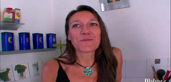  Florence et Lou, deux matures pour du sexe anal